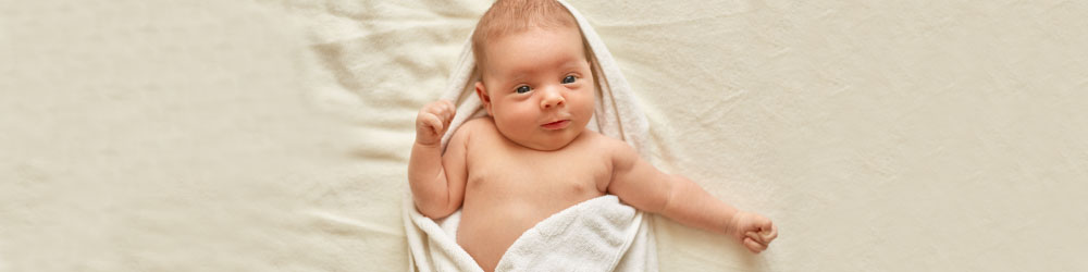 Как се къпе новородено бебе с пъпче