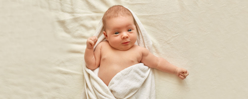 Как се къпе новородено бебе с пъпче 01