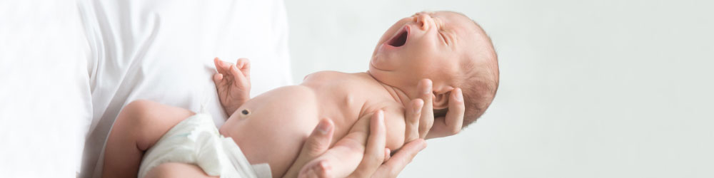 Как да държим новородено